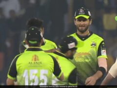 क्याच छाेडेकाे भन्दै बलरले सहकर्मीकाे गाला चड्काएपछि… (भिडियाेसहित)