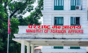 युक्रेनबाट ५ सय ३३ जना नेपाली सुरक्षित रुपमा बाहिरिए : परराष्ट्रमन्त्री