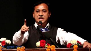ओलीमाथि विश्वप्रकाश शर्माकाे व्यंग्य : आलुले तोलामा जोखिने सुनसँग क्विन्टलको धाक लगाउने ? (भिडिओसहित)