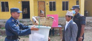 डोकोबाटै भोट दिएर अस्ताए खड्का