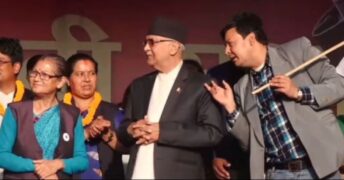 पुण्य गाैतम एमालेमा प्रवेश, मञ्चमै ढाेगे ओलीकाे खुट्टा