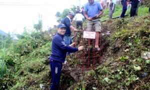 देशभरका महानगर मेयरले पोखरामा राेपे लालीगुराँस