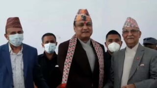 एमाले प्रवेश गर्दै पूर्व आइजी खनालले ओलीलाई दिए ‘राजनेता’को संज्ञा