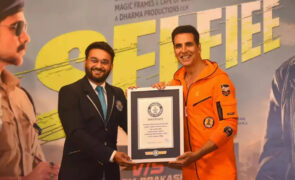 अक्षयले ३ मिनेटमा सबैभन्दा धेरै सेल्फी क्लिक गरेर गिनिज वर्ल्ड रेकर्ड बनाए