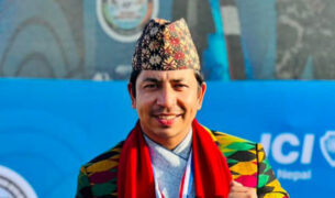 फिल्म निर्माण तथा निर्देशन गर्दै प्रकाश सपुत