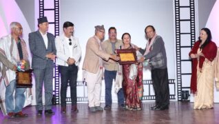 अभिनेत्री भुवन चन्दलाई ‘सोसल मिडिया कलाकर्मी सम्मान’
