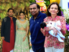 मुकेश अम्बानीका छोरा आकाश र बुहारी श्लोका बने दोस्रोपटक बाबुआमा