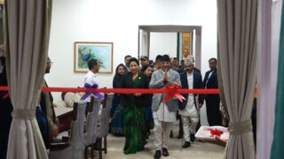प्रधानमन्त्री फुरुङ्ग जनता झसङ्ग ! (भिडिओसहित)
