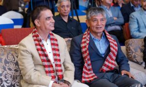 वरिष्ठ हास्य कलाकारद्वयले मागे माफि